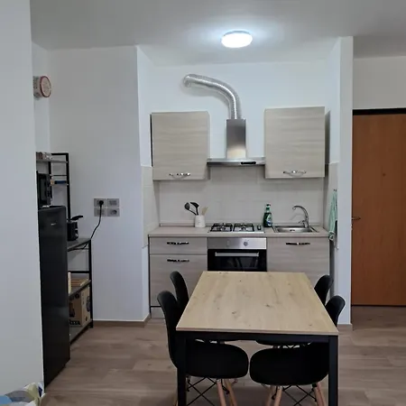 Interno 10 *