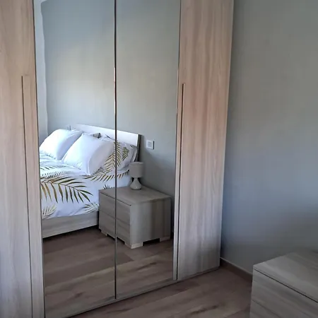 Interno 10 アパート カポローナ